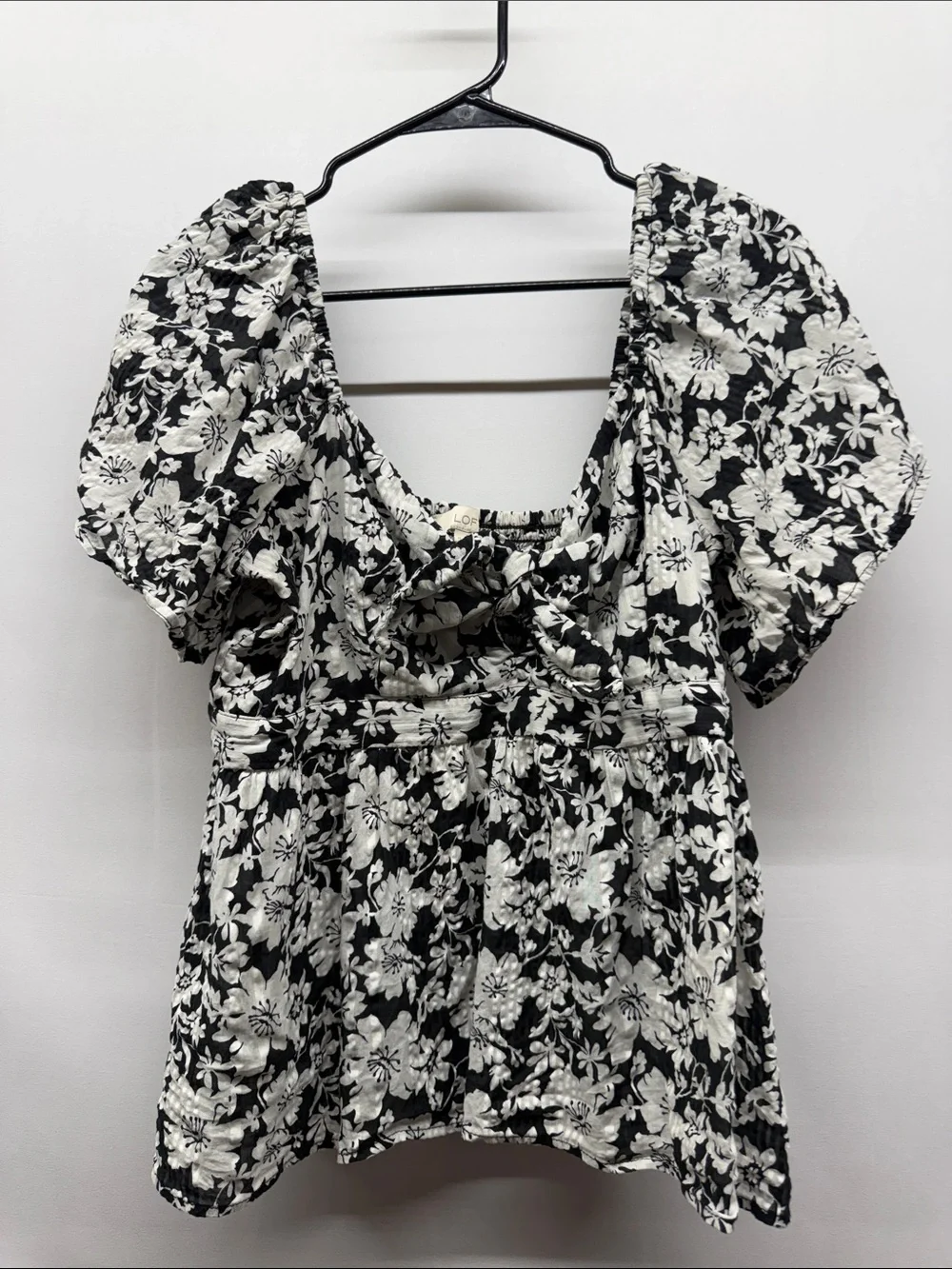LOFT Black & White Floral Puff Sleeve Blouse
